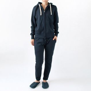 「スウェットパンツ」とのコーディネートも可能です 「スウェットパンツ」とのコーディネートも可能です