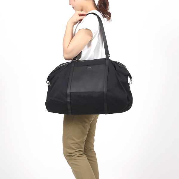 BLACK WITH BLACK LEATHER(モデル身長:162cm) BLACK WITH BLACK LEATHER(モデル身長:162cm)