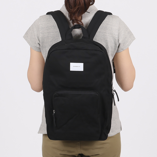 BLACK WITH BLACK LEATHER（モデル身長：162cm）
