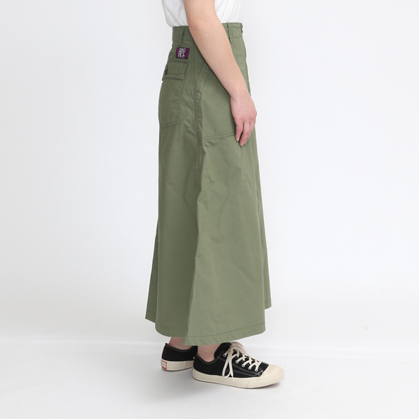 KHAKI（モデル身長：162cm）