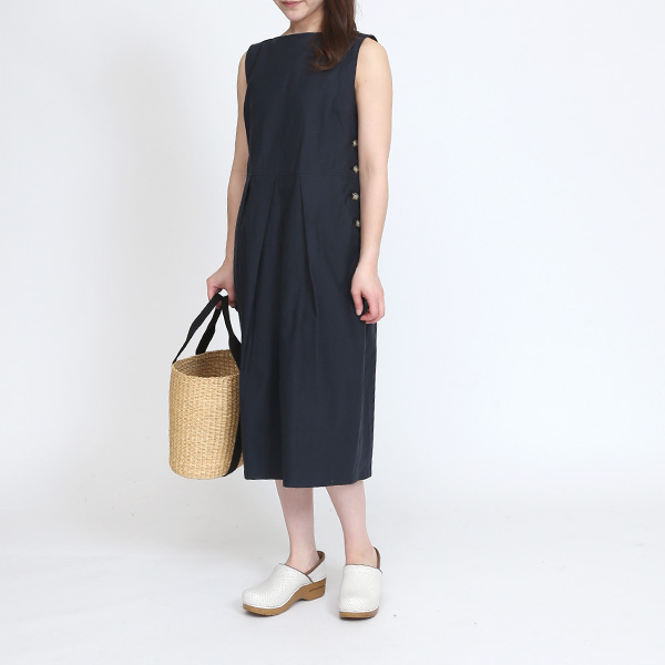 NAVY（モデル身長：162cm）