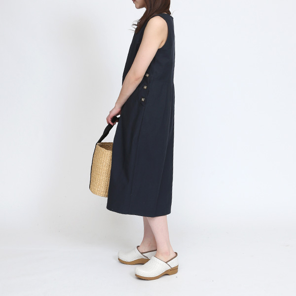 NAVY（モデル身長：162cm）