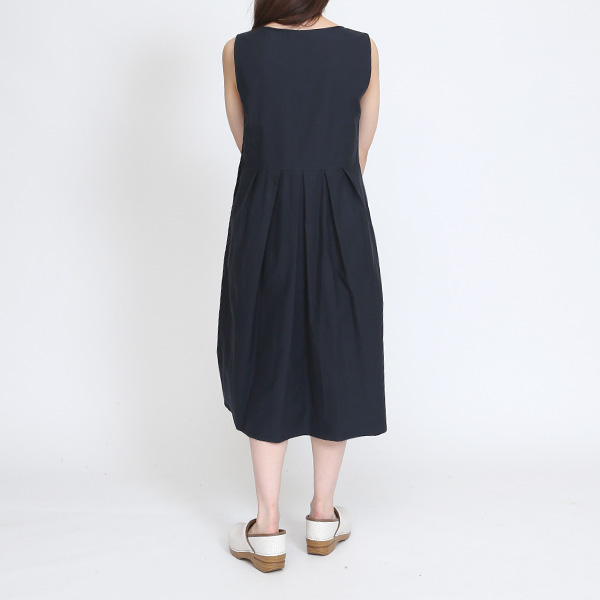 NAVY（モデル身長：162cm）