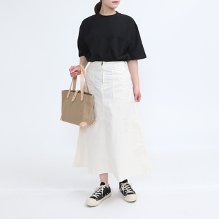 BLACK (モデル身長:162cm、着用サイズ:M) BLACK (モデル身長:162cm、着用サイズ:M)