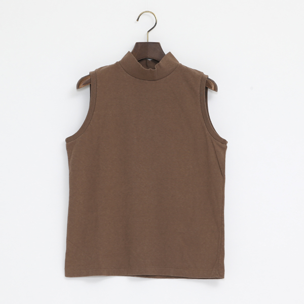 ETHEL モックネックノースリーブスシャツ（TAUPE）