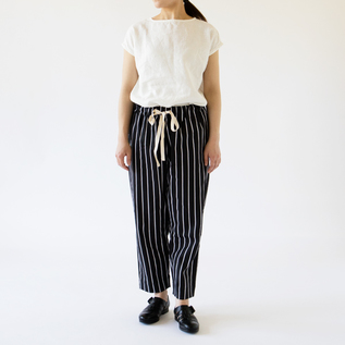 WHITE(モデル身長:162cm) WHITE(モデル身長:162cm)