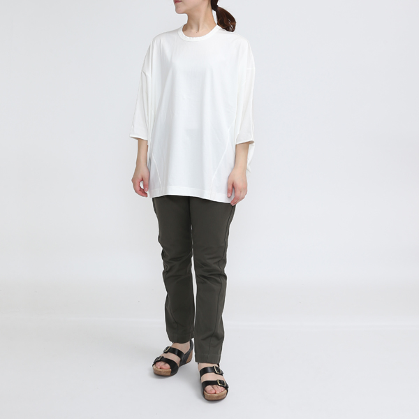 OFF WHITE（モデル身長：162cm）
