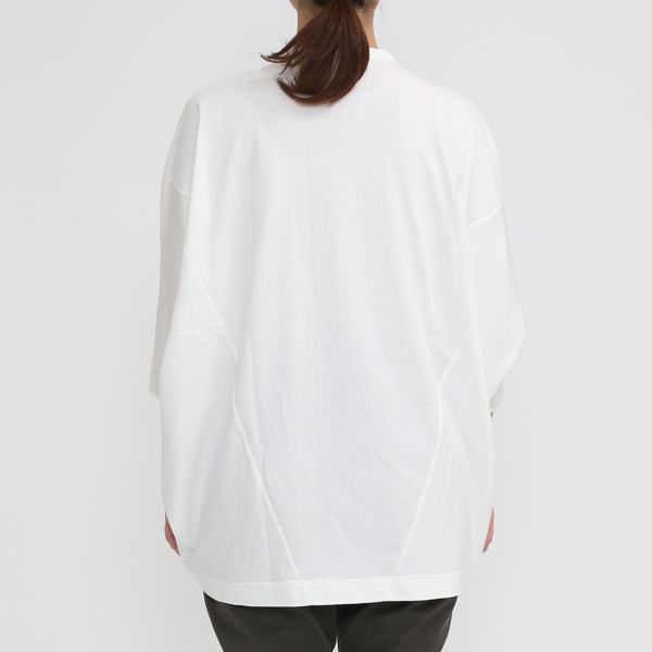 OFF WHITE（モデル身長：162cm）
