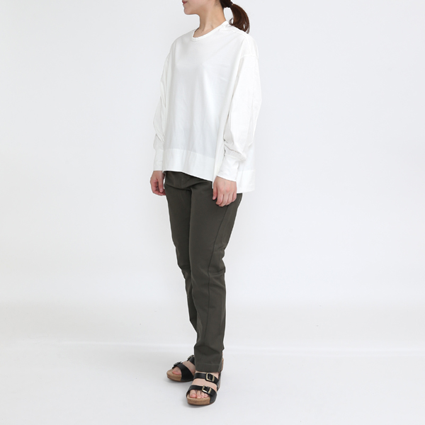 OFF WHITE（モデル身長：162cm）