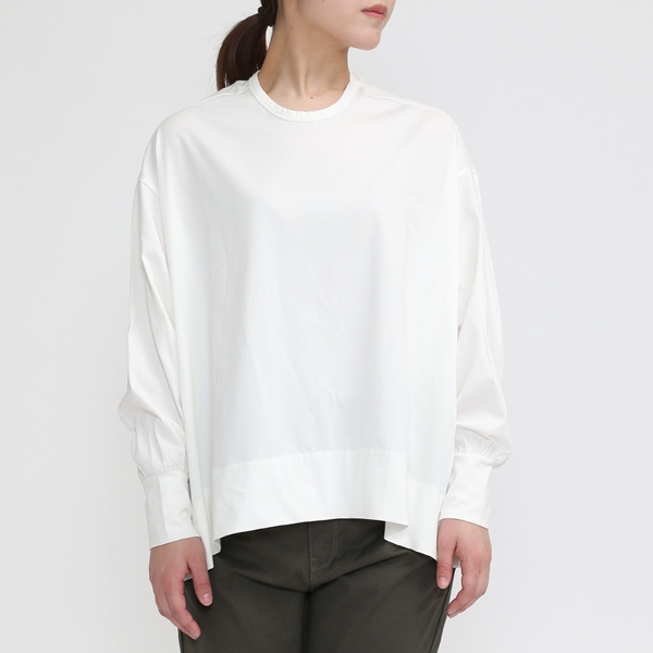 OFF WHITE（モデル身長：162cm）