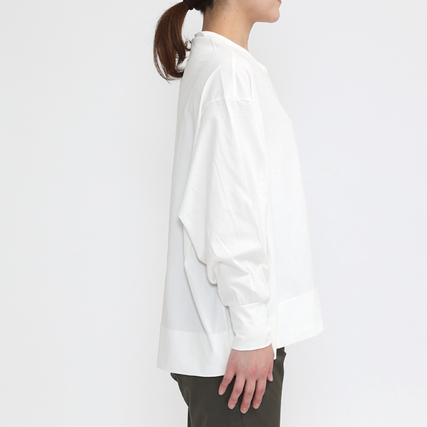 OFF WHITE（モデル身長：162cm）