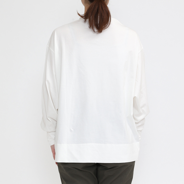 OFF WHITE（モデル身長：162cm）