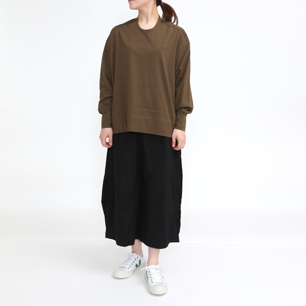 KHAKI（モデル身長：162cm）