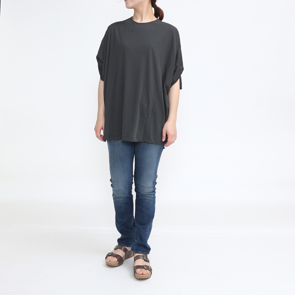 CHARCOAL GRAY（モデル身長：162cm）