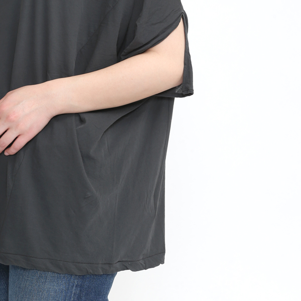 腰回りまでカバーしてくれます（CHARCOAL GRAY）