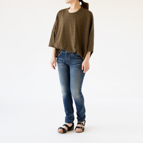 KHAKI（モデル身長：162cm）