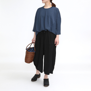 BLUE(モデル身長:162cm) BLUE(モデル身長:162cm)