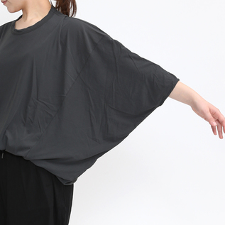 たっぷりした腕回り(CHARCOAL GRAY) たっぷりした腕回り(CHARCOAL GRAY)