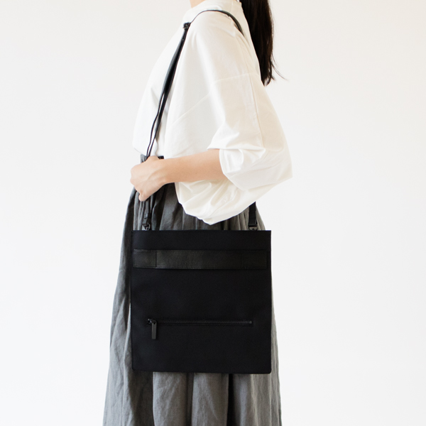 ショルダーバッグとして（BLACK）