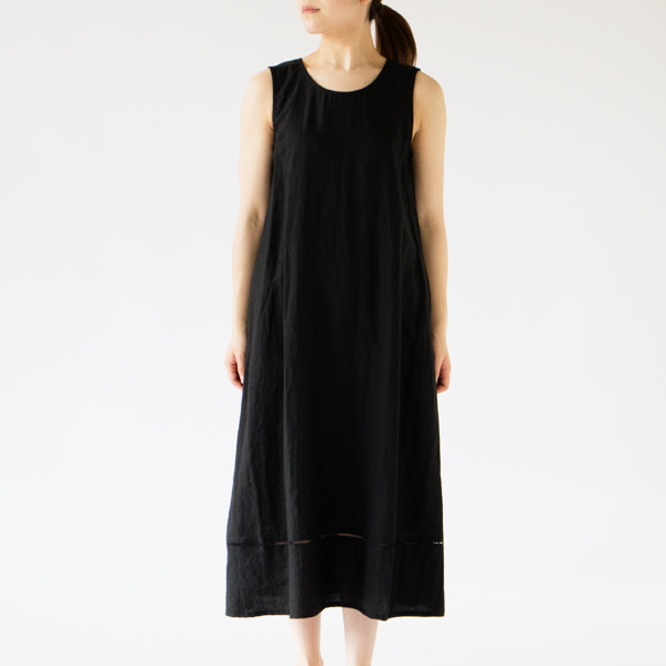 BLACK（モデル身長：162cm）