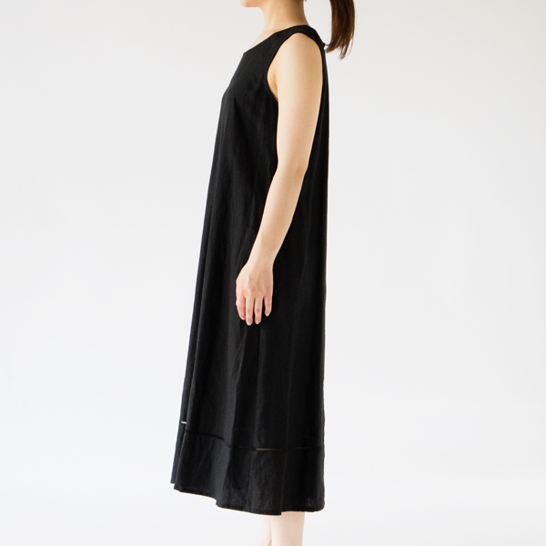 BLACK（モデル身長：162cm）