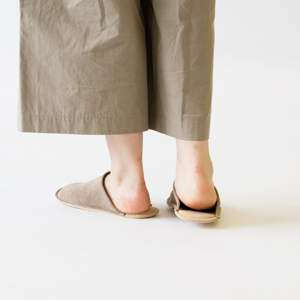 着用イメージ（別カラーのBEIGE）