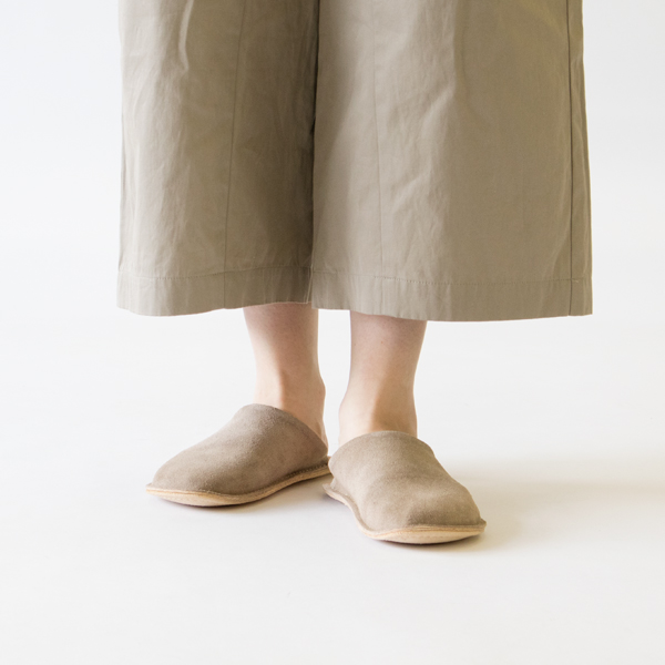 着用イメージ（別カラーのBEIGE）
