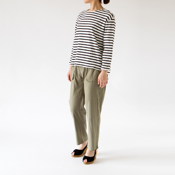 KHAKI（モデル身長：162cm）