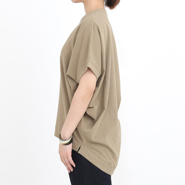 KHAKI（モデル身長：163cm）