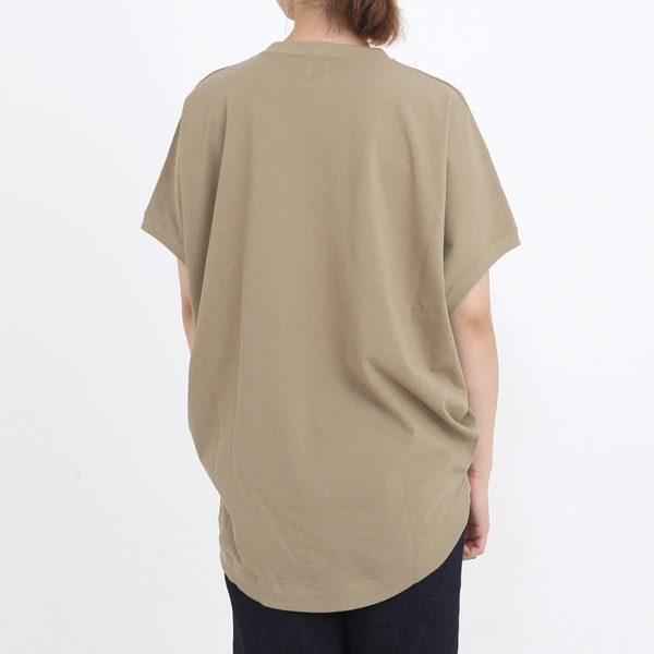 KHAKI（モデル身長：163cm）