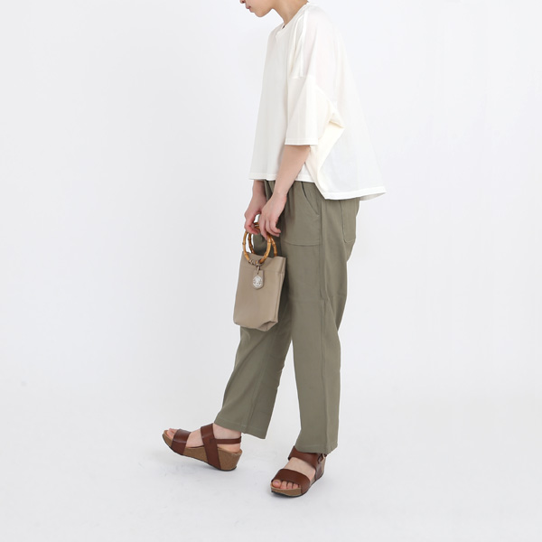 ホワイト(モデル身長:163cm) ホワイト(モデル身長:163cm)