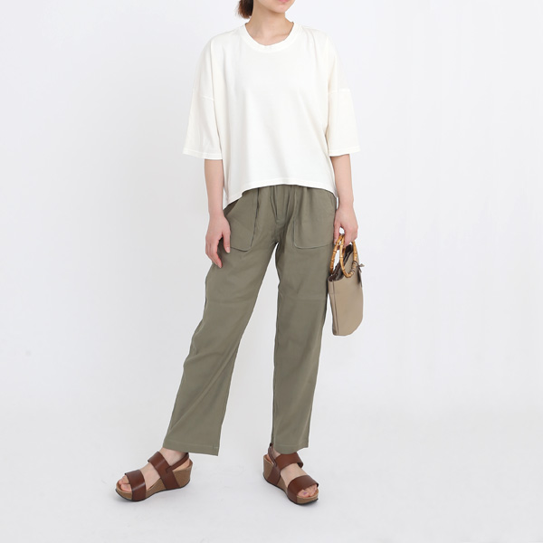 ホワイト(モデル身長:163cm) ホワイト(モデル身長:163cm)