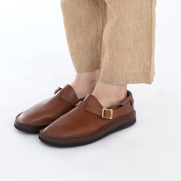 着用イメージ（BROWN）