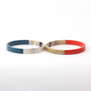 左:BLUE GREY、右:ORANGE 左:BLUE GREY、右:ORANGE