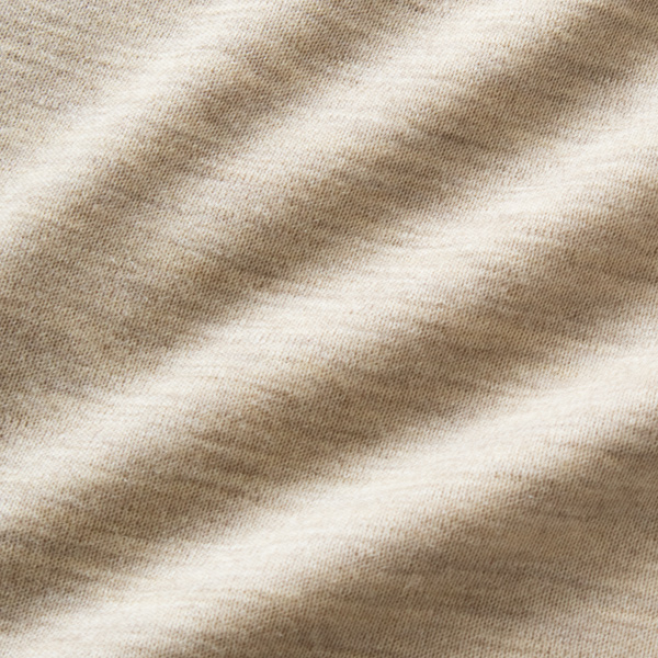 滑らかな肌触りのウール素材（TOP BEIGE）