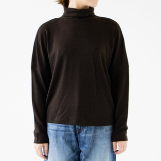 BROWN(モデル身長:162cm) BROWN(モデル身長:162cm)