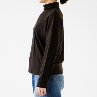 BROWN(モデル身長:162cm) BROWN(モデル身長:162cm)