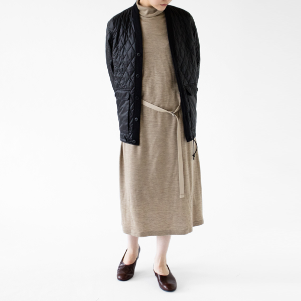 TOP BEIGE（モデル身長：162cm）