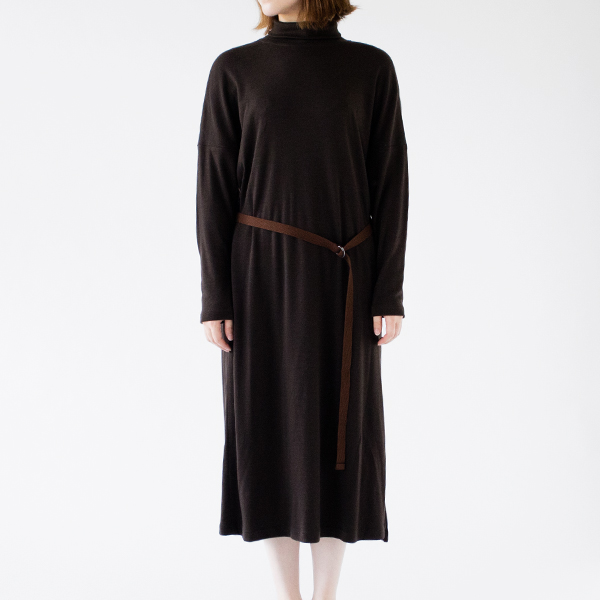 BROWN（モデル身長：162cm）