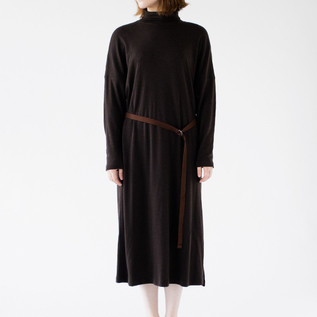 BROWN(モデル身長:162cm) BROWN(モデル身長:162cm)