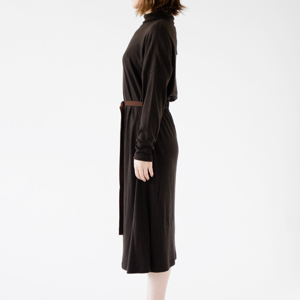 BROWN（モデル身長：162cm）