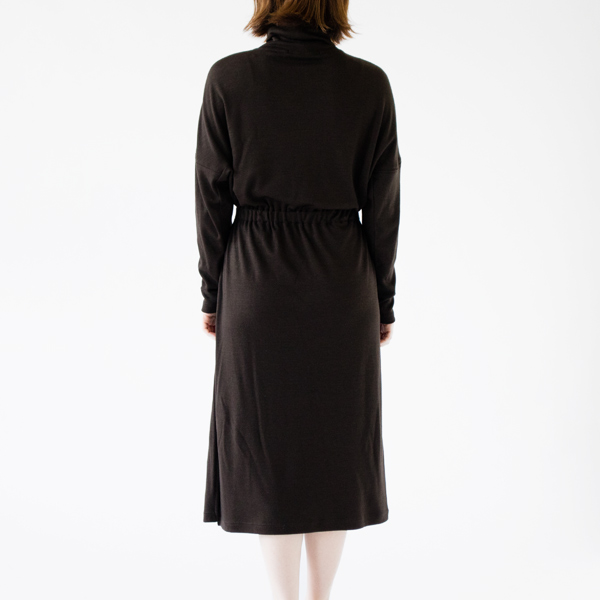 BROWN（モデル身長：162cm）