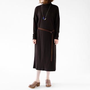 BROWN(モデル身長:162cm) BROWN(モデル身長:162cm)